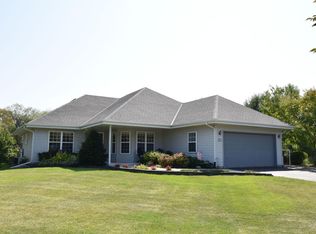 W146N6126 Wigwam Dr, Menomonee Falls, WI 53051