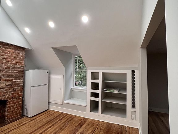 Kitchen Space (Movable Island not pictured)