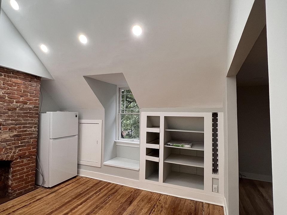 Kitchen Space (Movable Island not pictured)