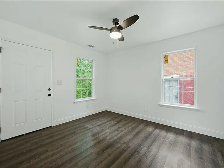 226 Thornton St SW — Photo 12