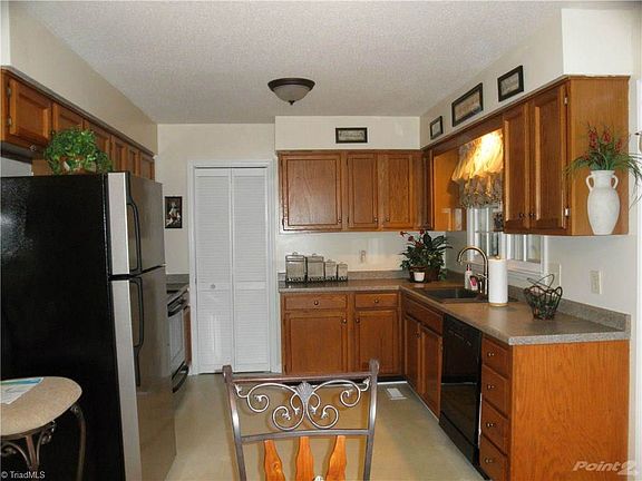 104 brookhollow kitchen
