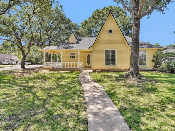 10 Brewster St, Conroe, TX 77301