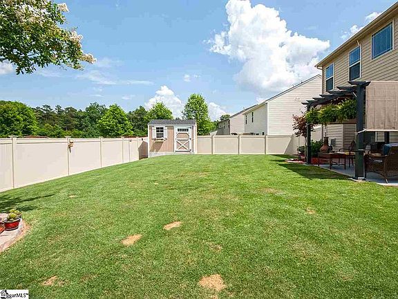 4th image of 10 Chapel Hill Ln