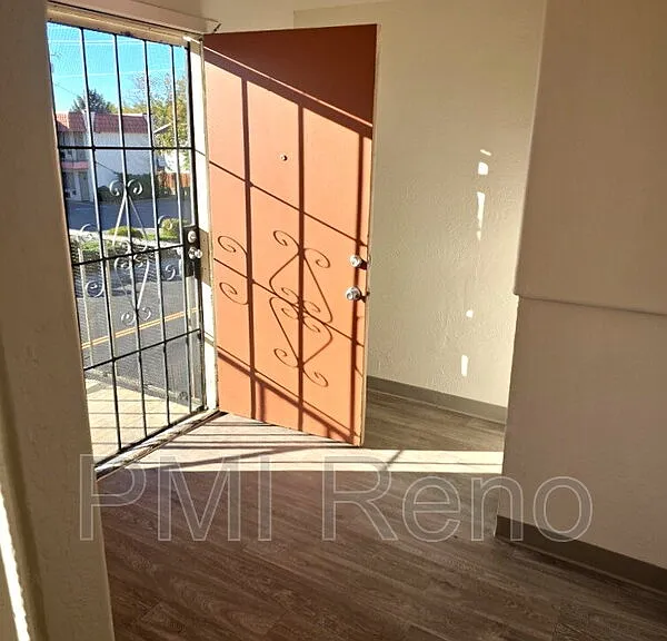140 Victorian Ave #11 — Photo 3