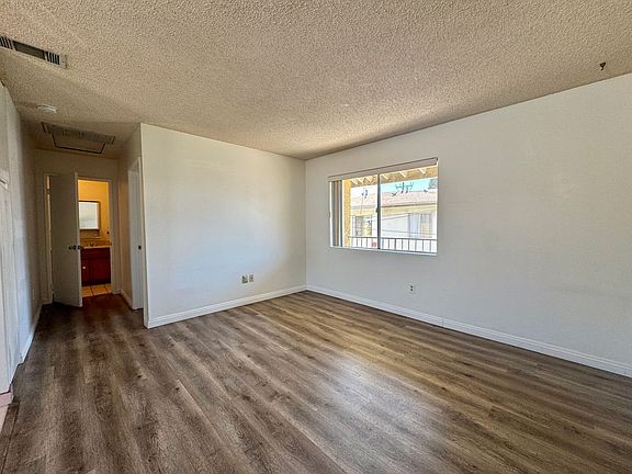 3rd image of 12327 Beverly Blvd #C3