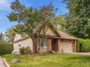 3 Burnstead Cres, Ottawa, ON K2M 2T4