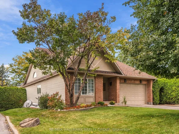 3 Burnstead Cres, Ottawa, ON K2M 2T4