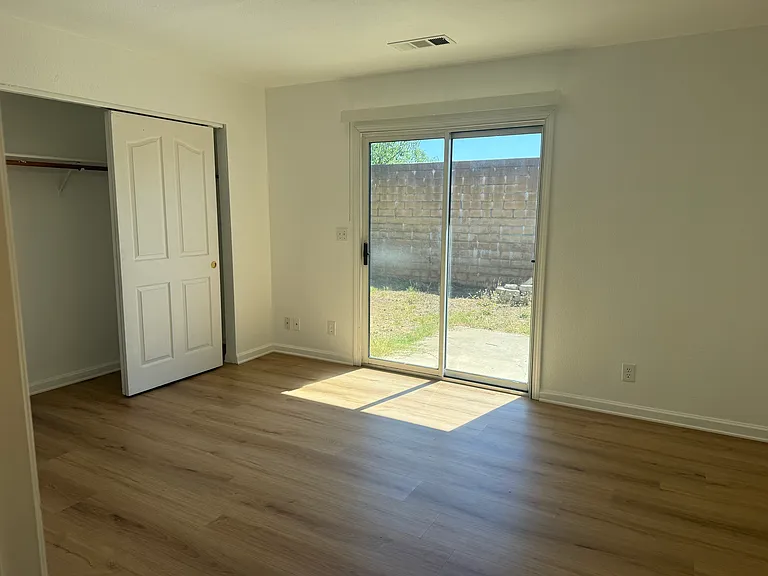 1365 Howard Ct — Photo 2