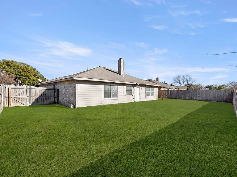 3709 Martha Ln — Photo 27