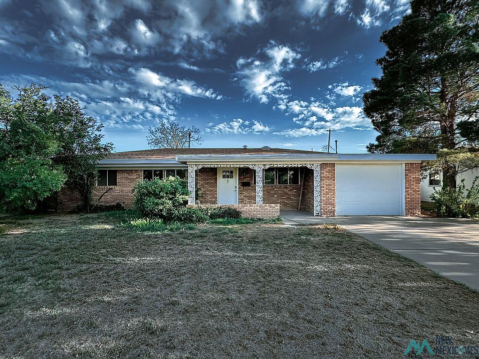 1st image of 902 W Hervey Dr