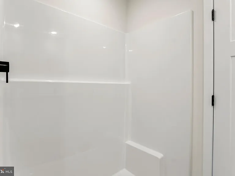 19 Carol St — Photo 24