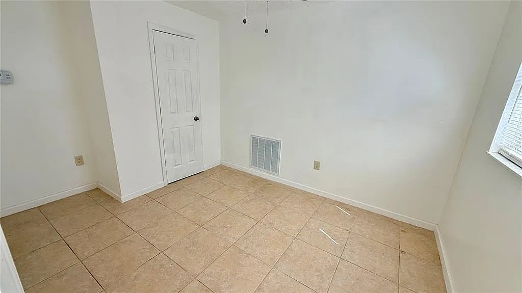 2 bed, 1.0 bath, 600 sqft, $1,300 — Photo 3