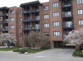 9342 Landings Ln UNIT 202, Des Plaines, IL 60016