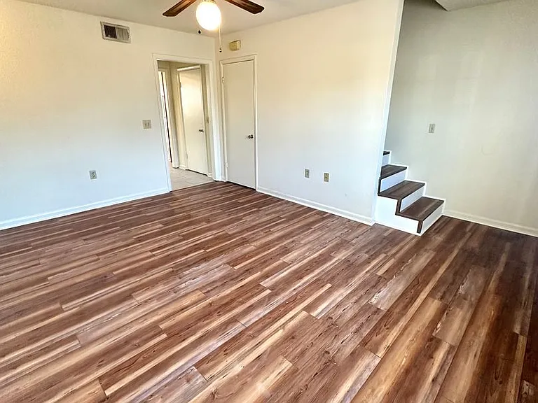 University Pointe Apartments — Photo 19