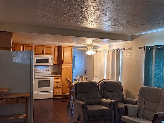 Living room & Kitchen
