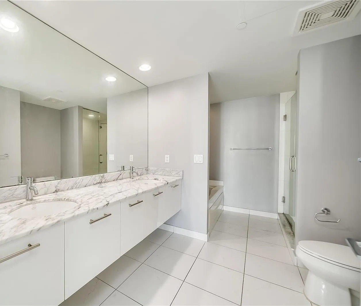 2 bed, 1111 sqft, $4,200 — Photo 3