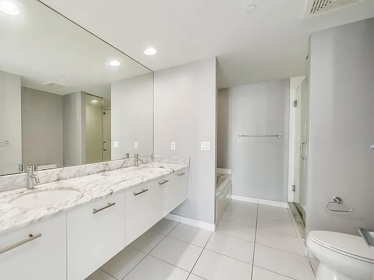 500 Brickell Ave #1707 — Photo 6