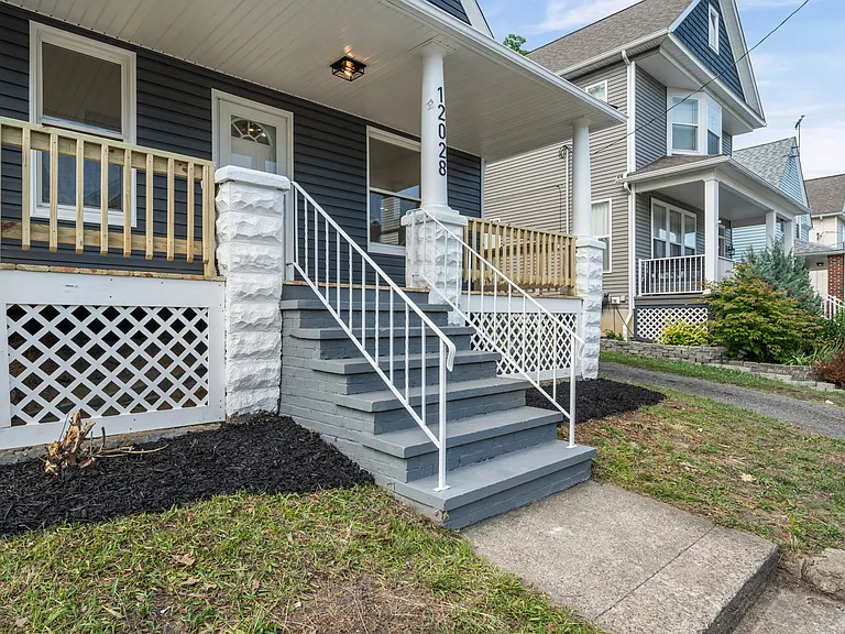 12028 Wade Park Ave — Photo 3