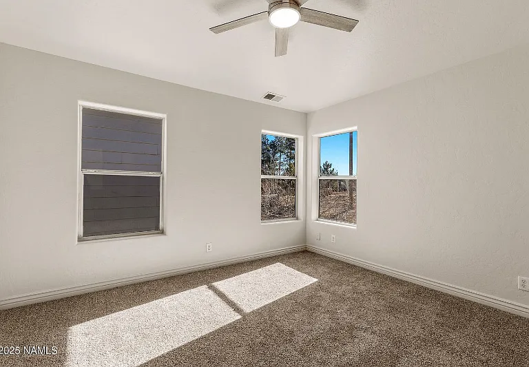 1326 E Trevor Way — Photo 23