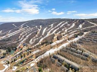 2235 Camelback Dr, Tannersville, PA 18372