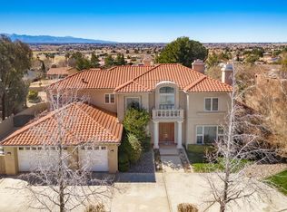 12950 La Cresta Dr, Apple Valley, CA 92308