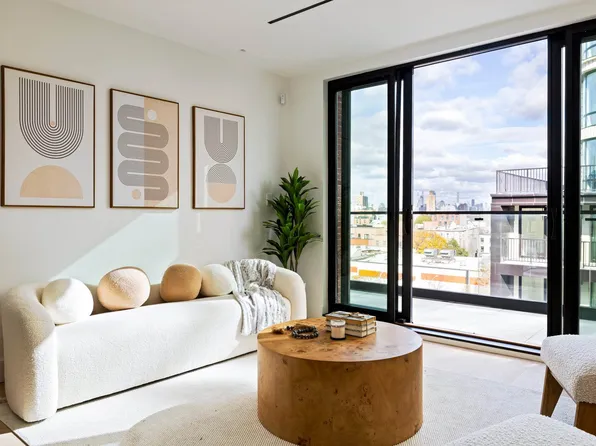 1025 Pacific Street image 3 of 14