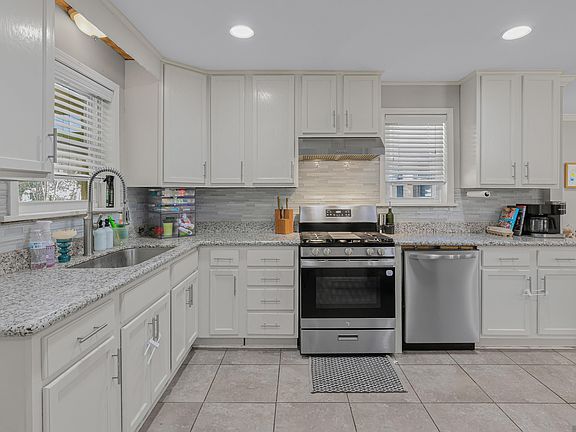 5th image of 660 Lakeview Dr