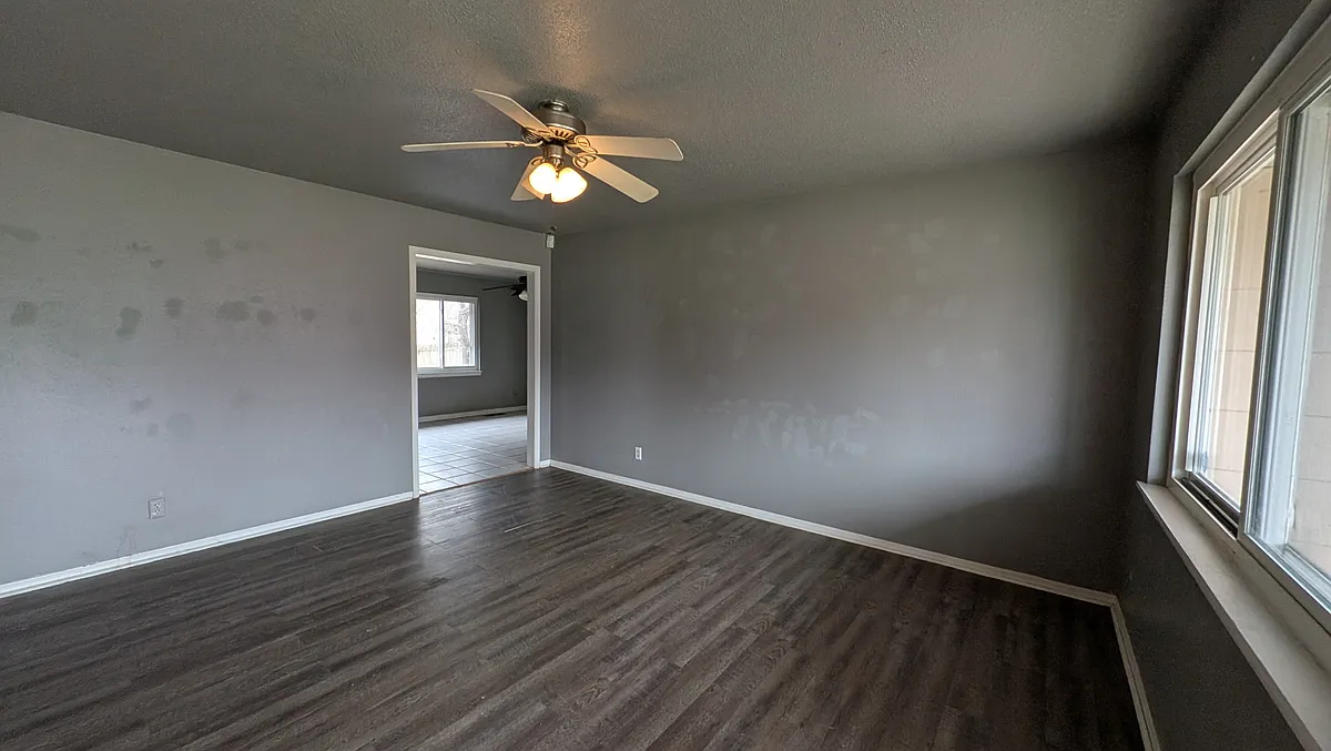 Building Photo - 126 N Draper Ave