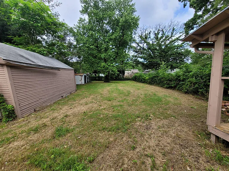 1527 N Woodland Ave — Photo 9