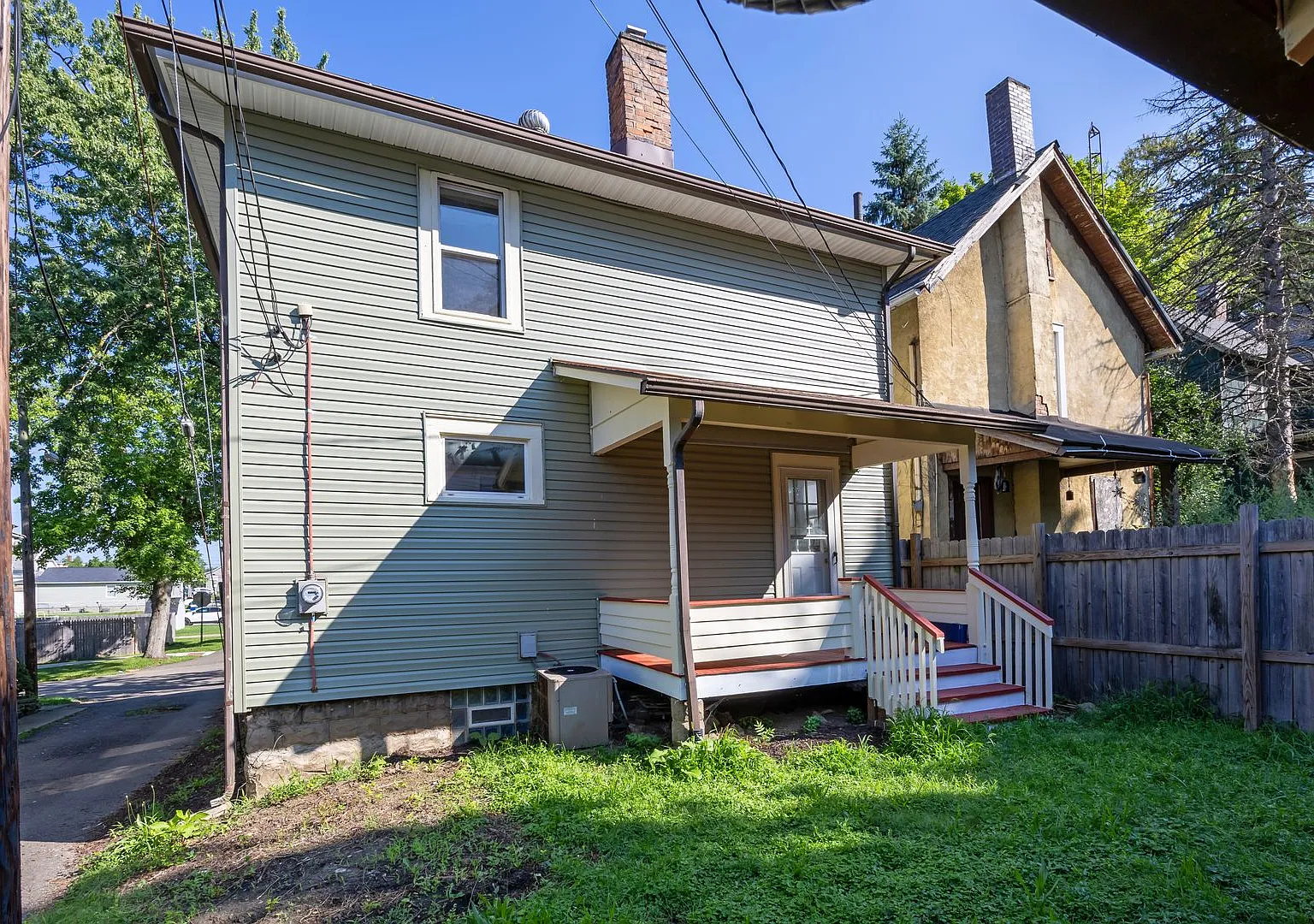 121 Chestnut Ave — Photo 2