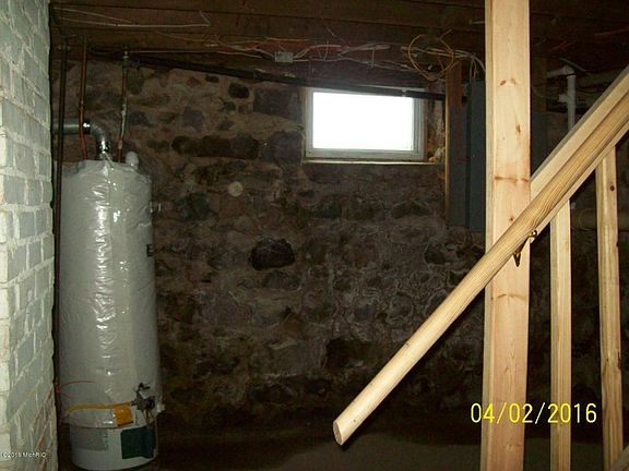 4th image of 338 E Orchard St