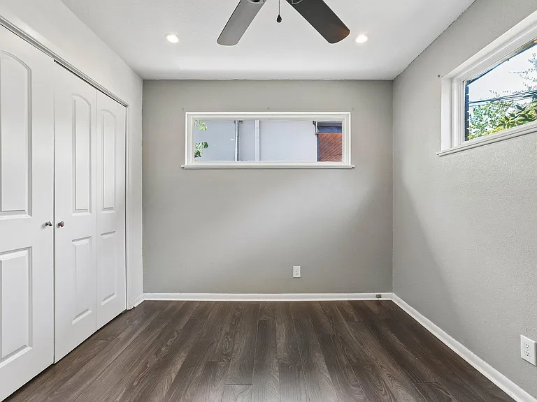4523 Avenue H #B — Photo 16