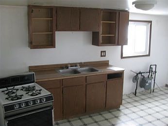 2nd image of 32734 Elm St