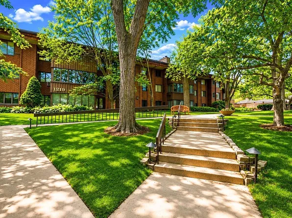 1219 N Jackson STREET #308, Milwaukee, WI 53202