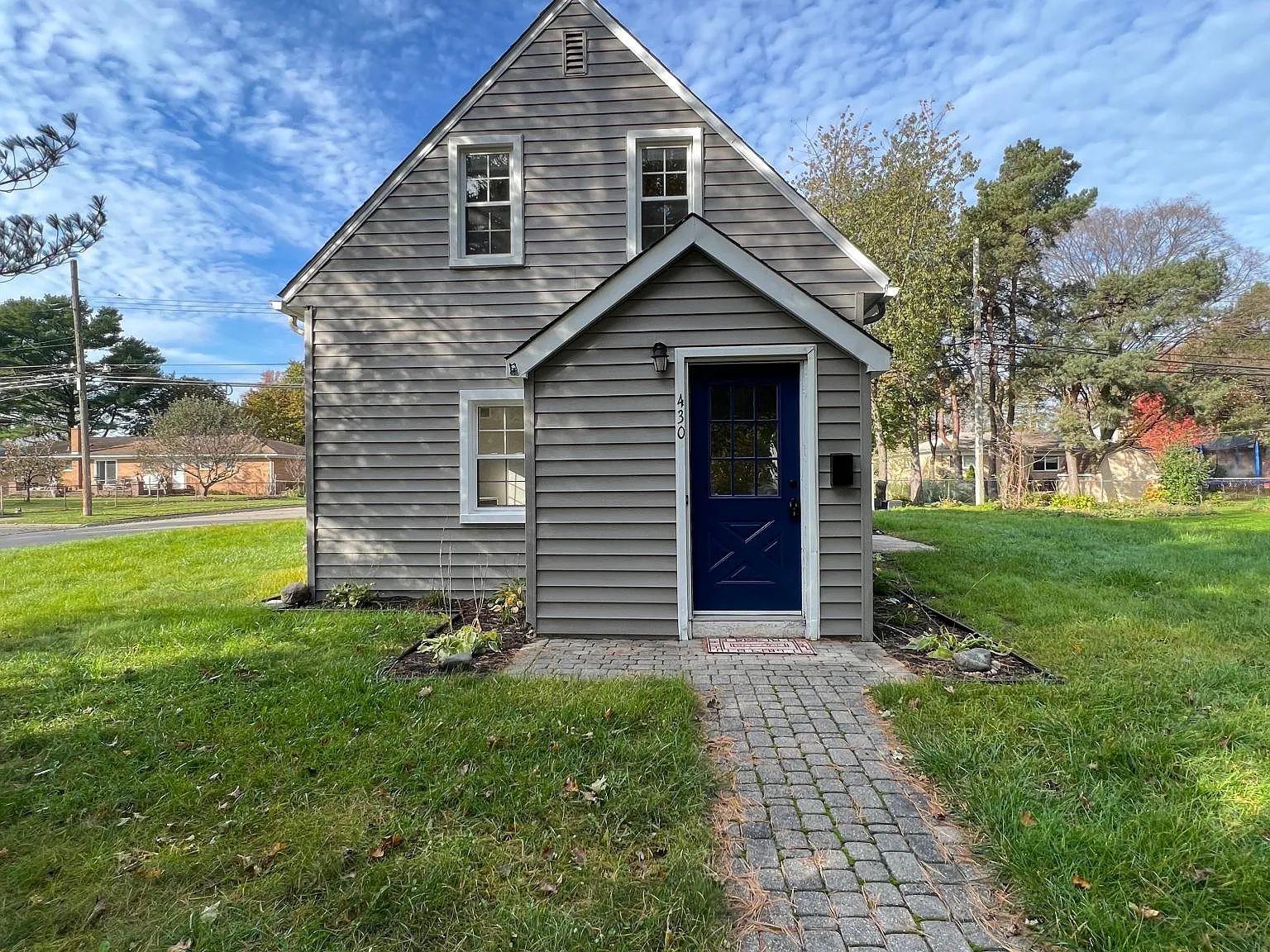 3 bed, 935 sqft, $2,500 — Photo 1
