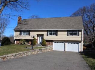 49 Leffert Rd, Trumbull, CT 06611