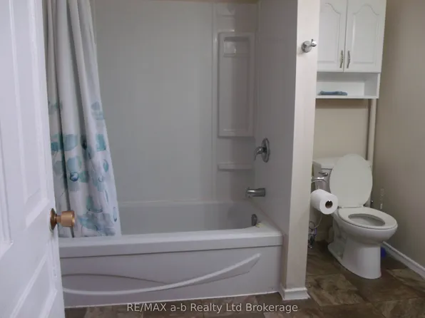 350 Dundas St, Woodstock, ON