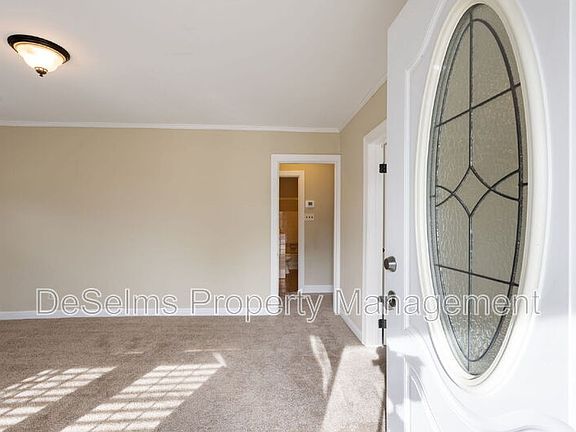 3rd image of 922 Wedgewood Ave