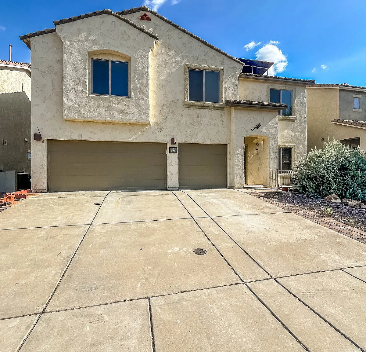 3 bed, 2.5 bath, 2514 sqft, $2,399 — Photo 1