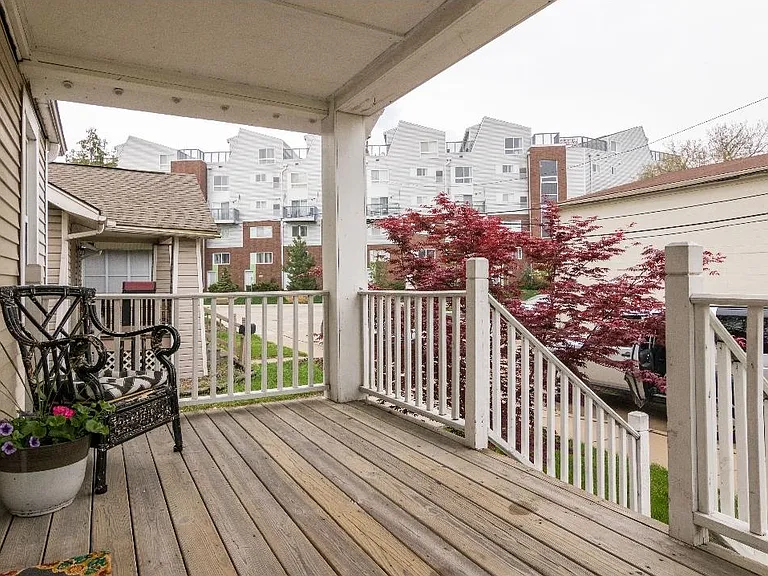 115 N Laurel St — Photo 8