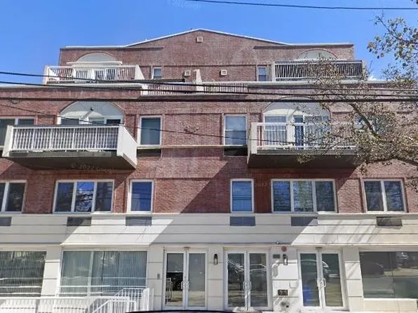 6683 70th Street #2E, Middle Village, NY 11379
