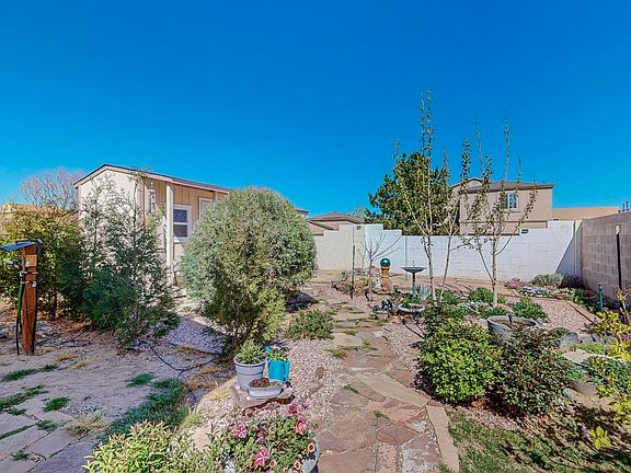 4th image of 628 Vista Viva Ln SW