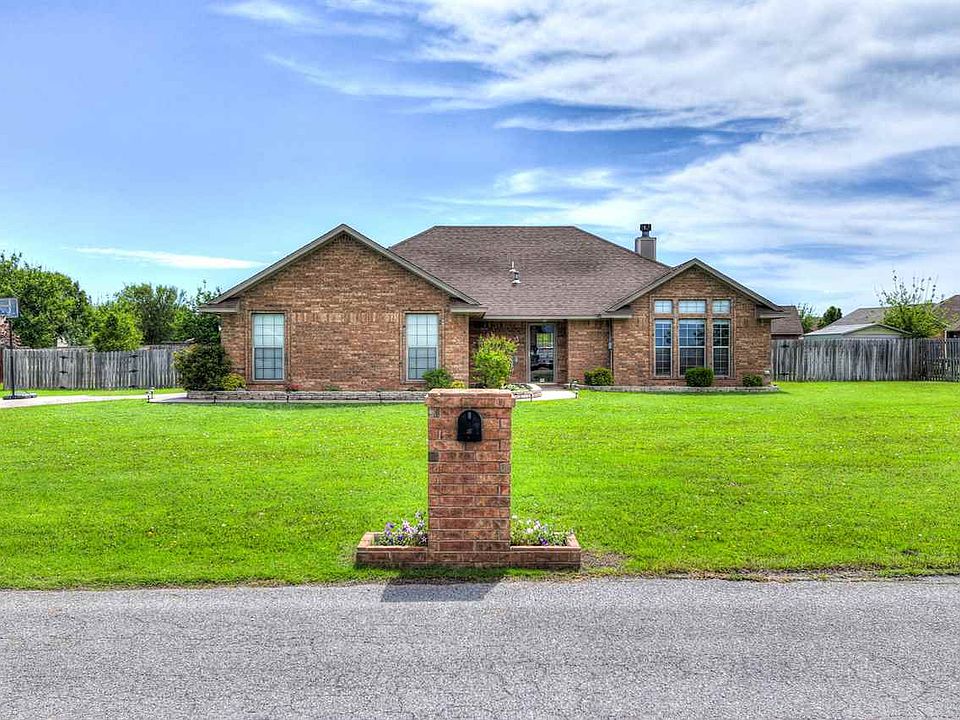 1st image of 13 NW Valleybrook Dr