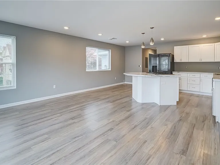 38 Tracy St #UP — Photo 4