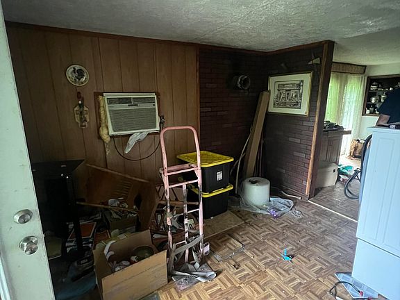 5th image of 208 Stevens Ln