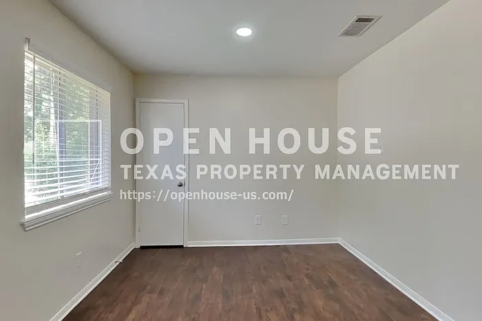 2631 Sherwood Hollow Ln — Photo 8