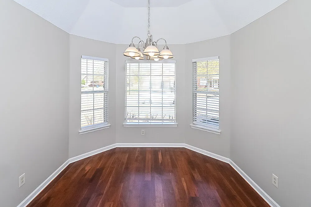 3 bed, 2.0 bath, 1400 sqft, $1,860 — Photo 4
