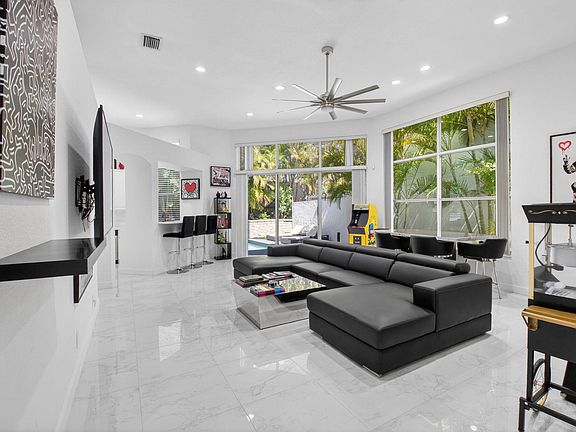 4th image of 6439 NW 43RD Terrace