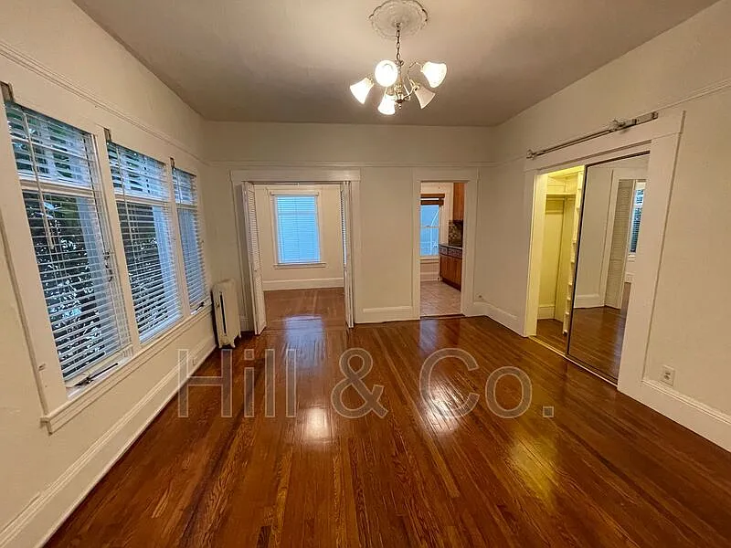 1805 Pine St APT 21 photo 1