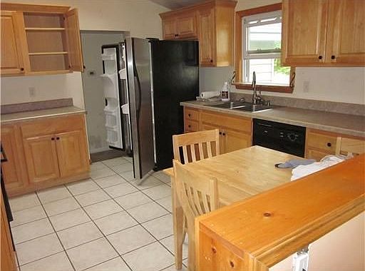 3rd image of 233 Celery Ave